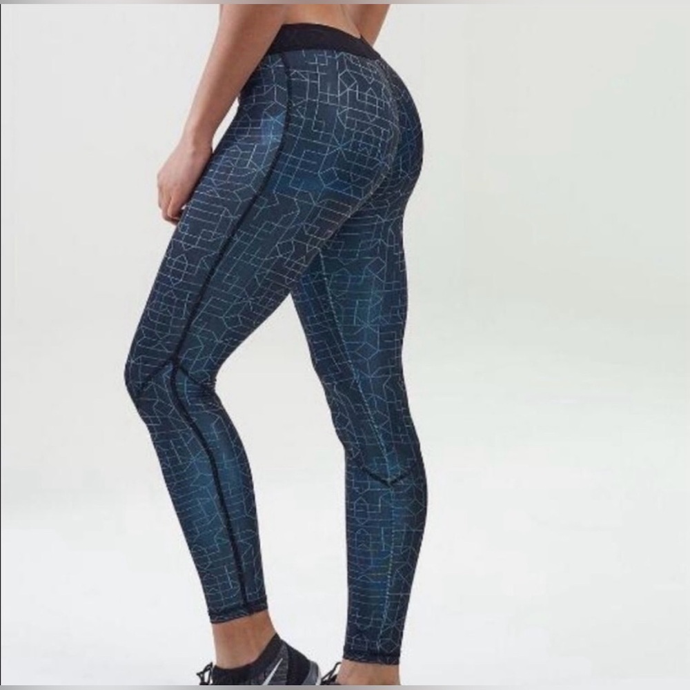 Gymshark - Black and Hot Pink - Ambition - Geometric Leggings